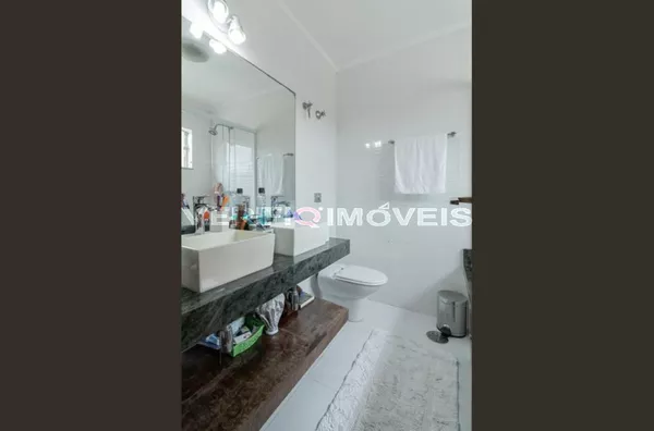 CASA com 6 dormitórios e 2 garagens
