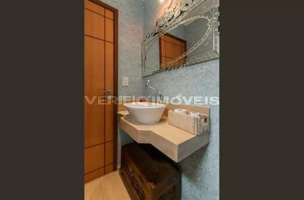 CASA com 6 dormitórios e 2 garagens
