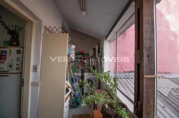 CASA com 2 dormitórios