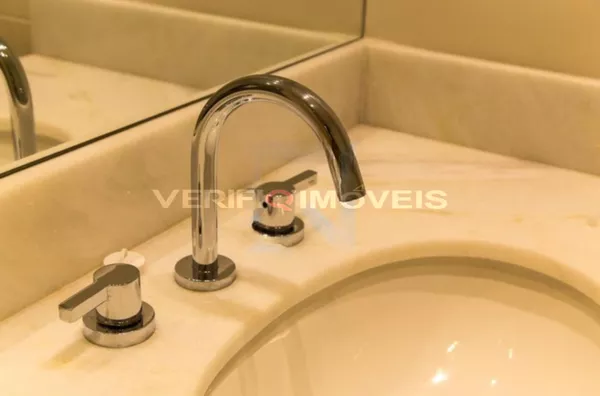 APARTAMENTO no 15º andar com 1 dormitório e 1 garagem