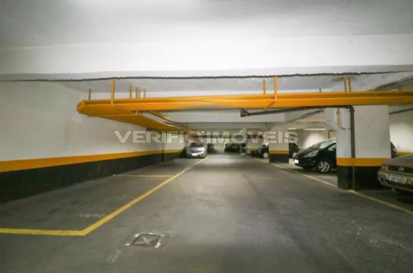 APARTAMENTO no 9º andar mobiliado com 1 dormitório e 1 garagem