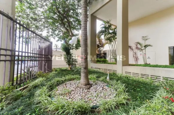 APARTAMENTO no 9º andar mobiliado com 1 dormitório e 1 garagem