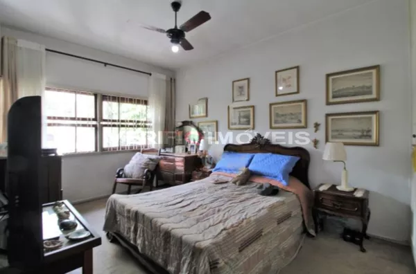 CASA com 3 dormitórios e 3 garagens