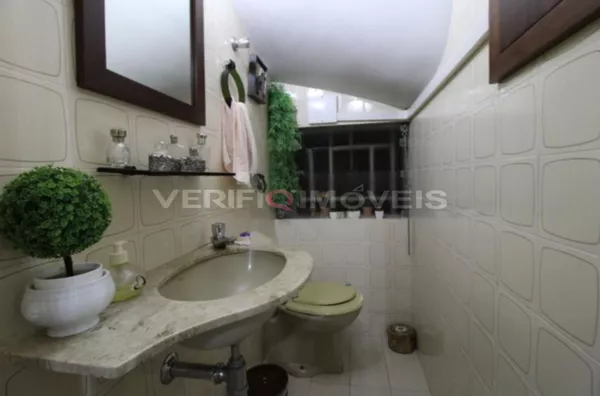 CASA com 3 dormitórios e 3 garagens