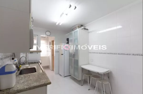 APARTAMENTO no 2º andar com 2 dormitórios e 1 garagem
