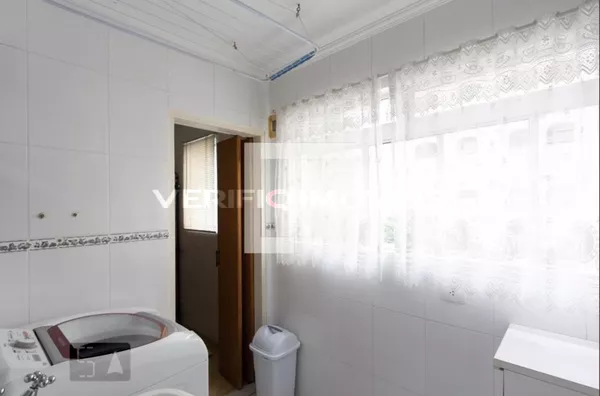 APARTAMENTO no 2º andar com 2 dormitórios e 1 garagem