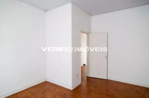 CASA com 3 dormitórios e 3 garagens