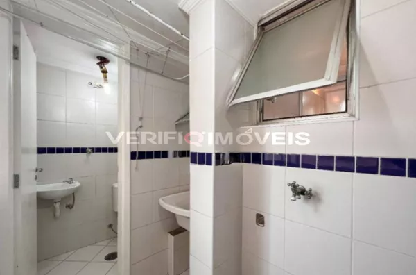 APARTAMENTO no 7º andar mobiliado com 2 dormitórios e 1 garagem