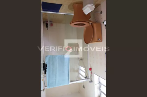 CASA com 3 dormitórios e 3 garagens