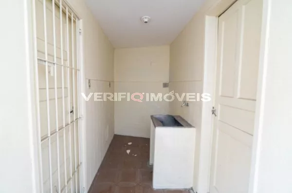 CASA com 3 dormitórios e 2 garagens