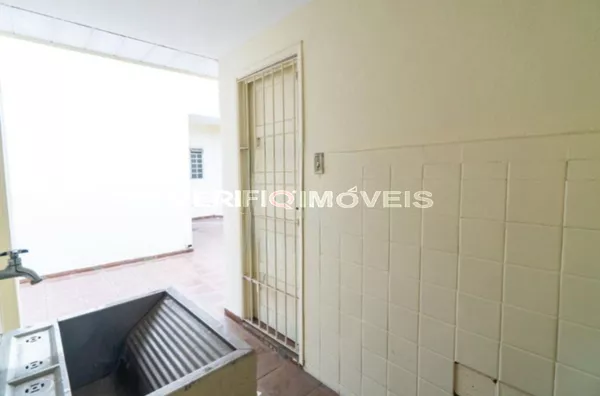 CASA com 3 dormitórios e 2 garagens