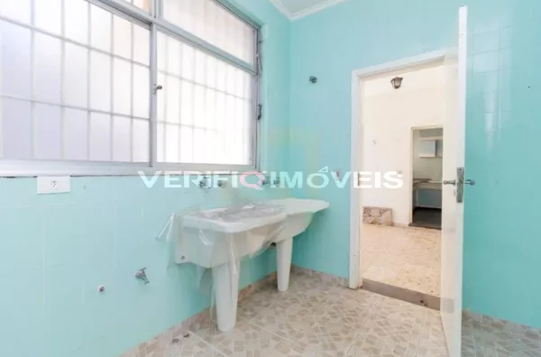 CASA com 4 dormitórios e 4 garagens