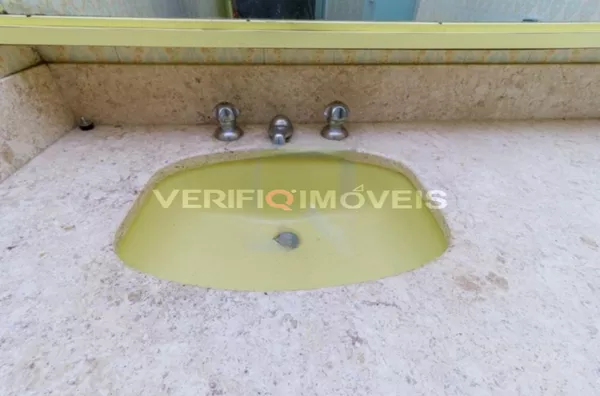 CASA com 4 dormitórios e 4 garagens