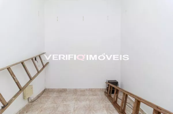 CASA com 4 dormitórios e 4 garagens