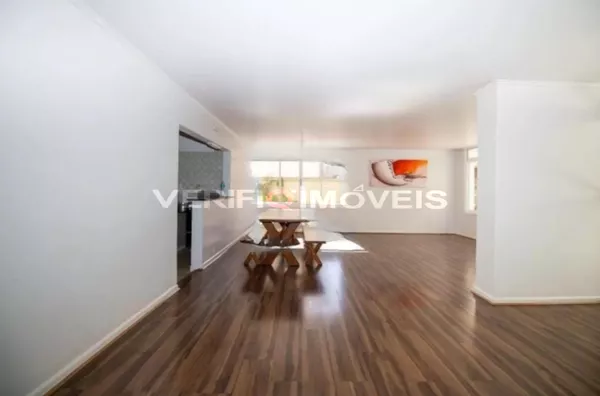 APARTAMENTO no 3º andar mobiliado com 2 dormitórios e 1 garagem