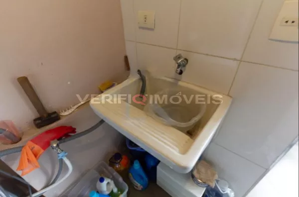 APARTAMENTO no 3º andar mobiliado com 2 dormitórios e 1 garagem