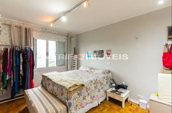 APARTAMENTO no 3º andar mobiliado com 2 dormitórios e 1 garagem