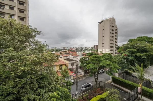 APARTAMENTO no 4º andar com 3 dormitórios e 1 garagem