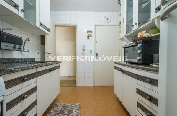 APARTAMENTO no 4º andar com 3 dormitórios e 1 garagem