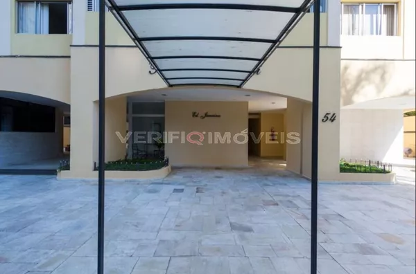 APARTAMENTO no 15º andar com 2 dormitórios e 1 garagem