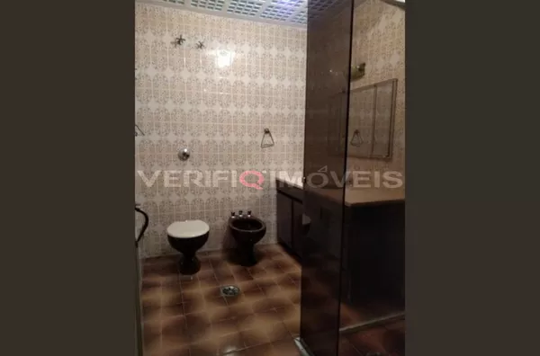 CASA com 3 dormitórios e 2 garagens