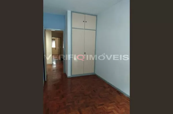 CASA com 3 dormitórios e 2 garagens