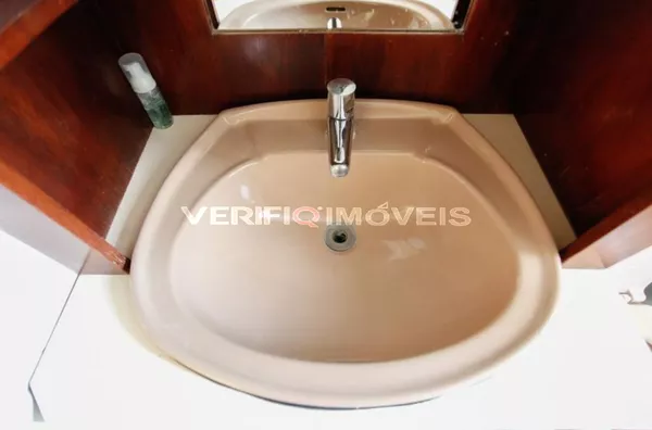 APARTAMENTO no 2º andar com 2 dormitórios e 1 garagem