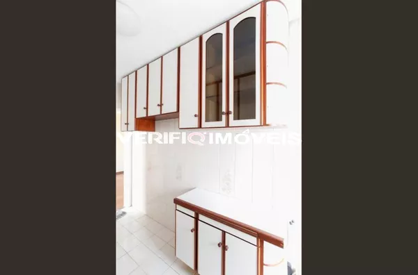 APARTAMENTO no 2º andar com 2 dormitórios e 1 garagem