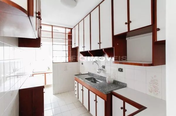 APARTAMENTO no 2º andar com 2 dormitórios e 1 garagem