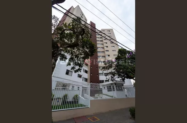 APARTAMENTO no 6º andar mobiliado com 2 dormitórios e 1 garagem