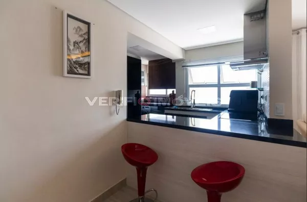 APARTAMENTO no 6º andar mobiliado com 2 dormitórios e 1 garagem