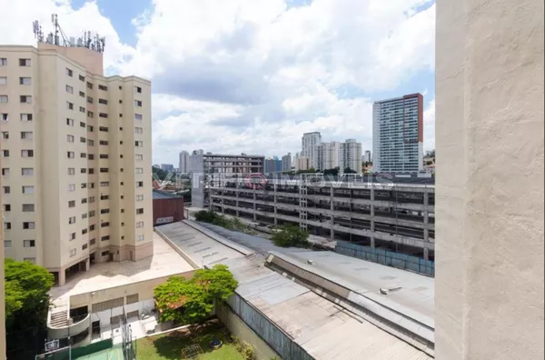 APARTAMENTO no 6º andar mobiliado com 2 dormitórios e 1 garagem