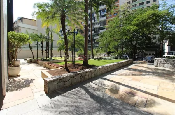 APARTAMENTO no 21º andar com 2 dormitórios e 1 garagem
