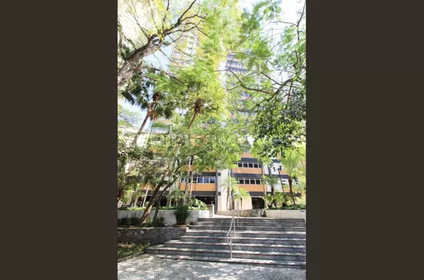 APARTAMENTO no 21º andar com 2 dormitórios e 1 garagem