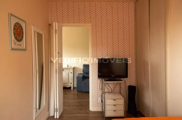 APARTAMENTO no 4º andar com 2 dormitórios e 1 garagem