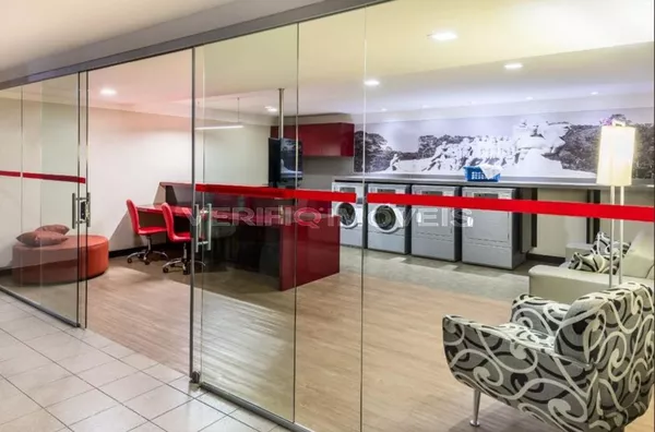 STUDIO no 8º andar mobiliado com 1 dormitório e 1 garagem
