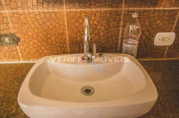 CASA com 3 dormitórios e 1 garagem