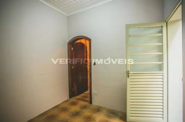 CASA com 3 dormitórios e 1 garagem