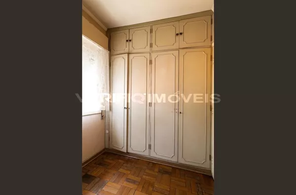 Casa  com 3 dormitórios e 2 garagens