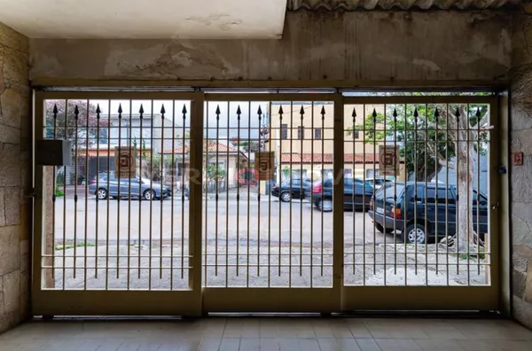 Casa  com 3 dormitórios e 2 garagens