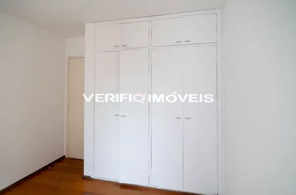 APARTAMENTO no 1º andar com 3 dormitórios e 2 garagens