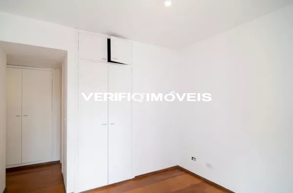 APARTAMENTO no 1º andar com 3 dormitórios e 2 garagens