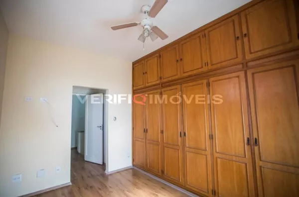 CASA com 4 dormitórios e 4 garagens