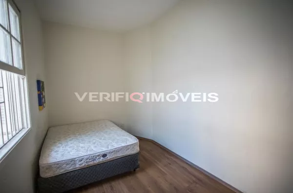 CASA com 4 dormitórios e 4 garagens