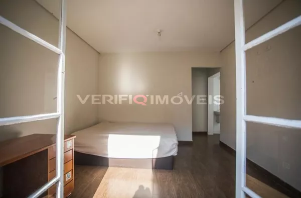 CASA com 4 dormitórios e 4 garagens