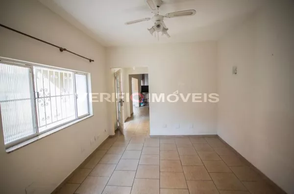 CASA com 4 dormitórios e 4 garagens