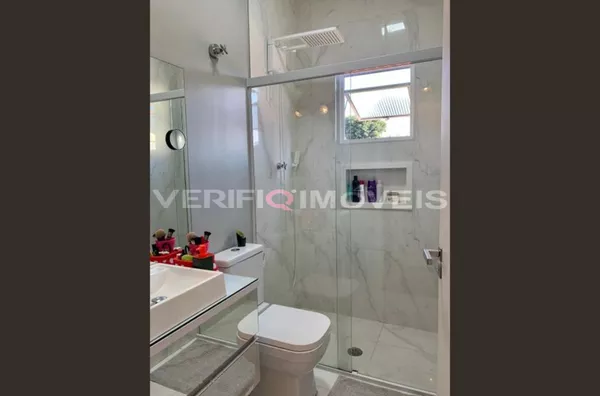 CASA mobiliada com 2 dormitórios e 2 garagens