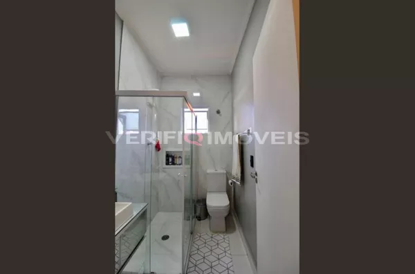 CASA mobiliada com 2 dormitórios e 2 garagens