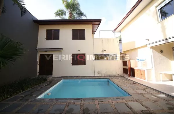 CASA com 6 dormitórios e 3 garagens