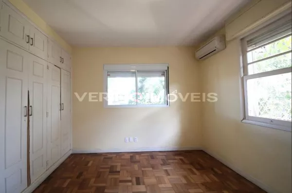 CASA com 6 dormitórios e 3 garagens